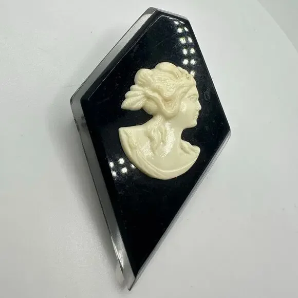 1940s retro vintage clear black cream white lucite cameo figural brooch - Picture 1 of 6